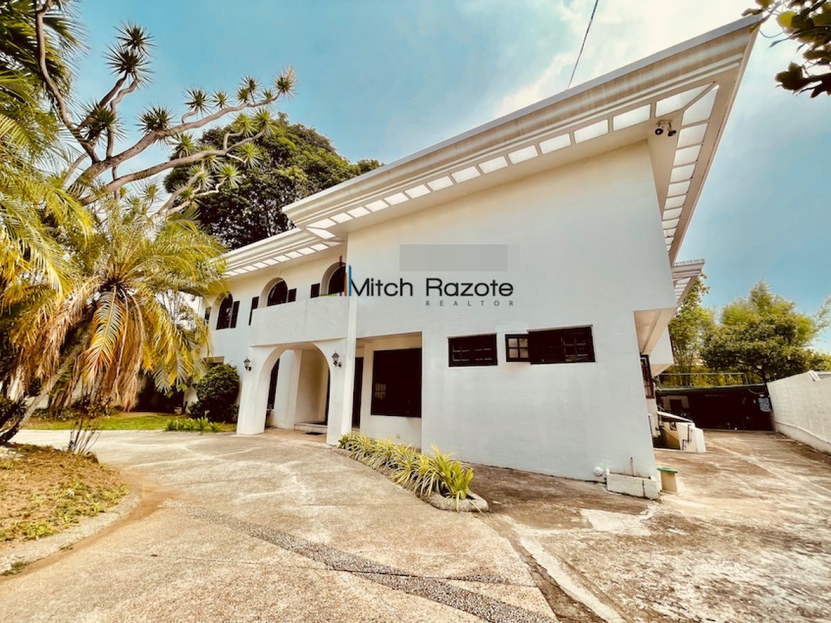 Big Elegant House For Sale at Dasmariñas Village, Makati