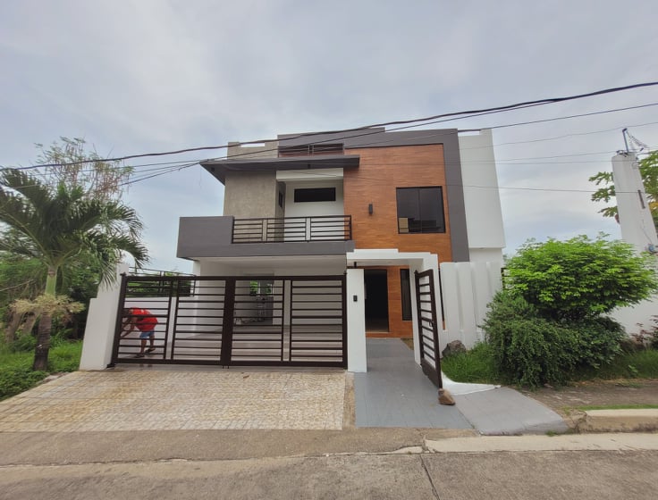 House and Lot For Sale in Antipolo City with Overlooking View