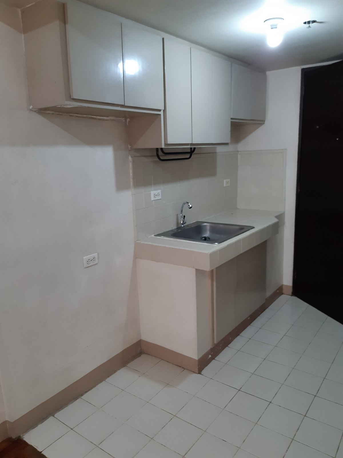 Cityland Pioneer Bright High Floor Studio for Rent in Mandaluyong MRT ...