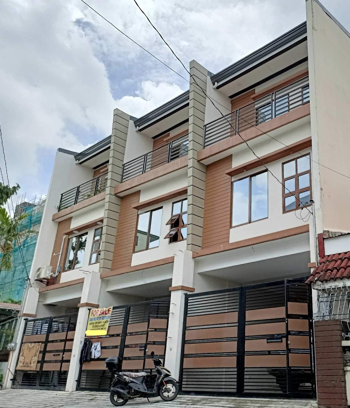 East Kamias Quezon City RFO 4 Bedroom Townhouse For Sale 18.5M - LC