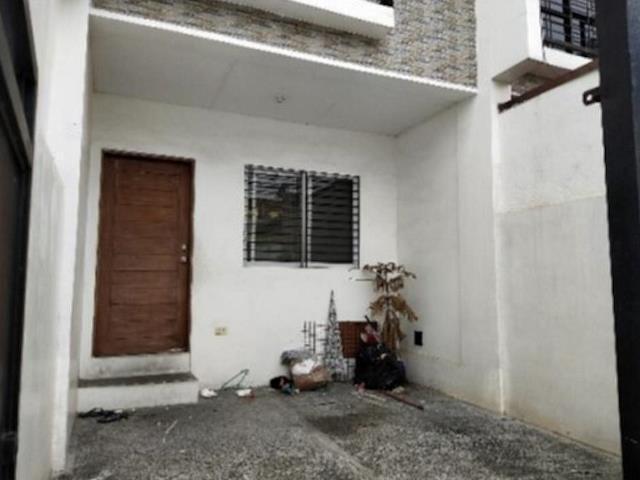 Pre-owned Townhouse in Vergonville Subd Pulang Lupa Las Piñas